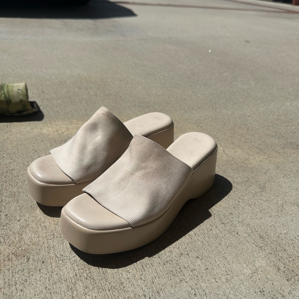 Steve Madden Cream Platform Mules